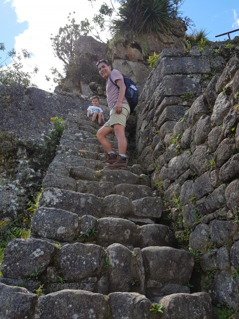 Jorge opweg naar top Huayna Picchu